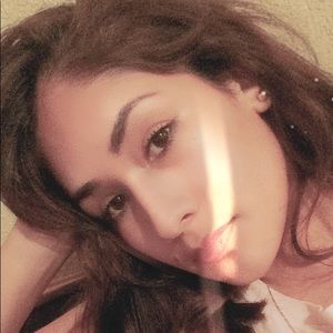 Meet your Posher, Anahi